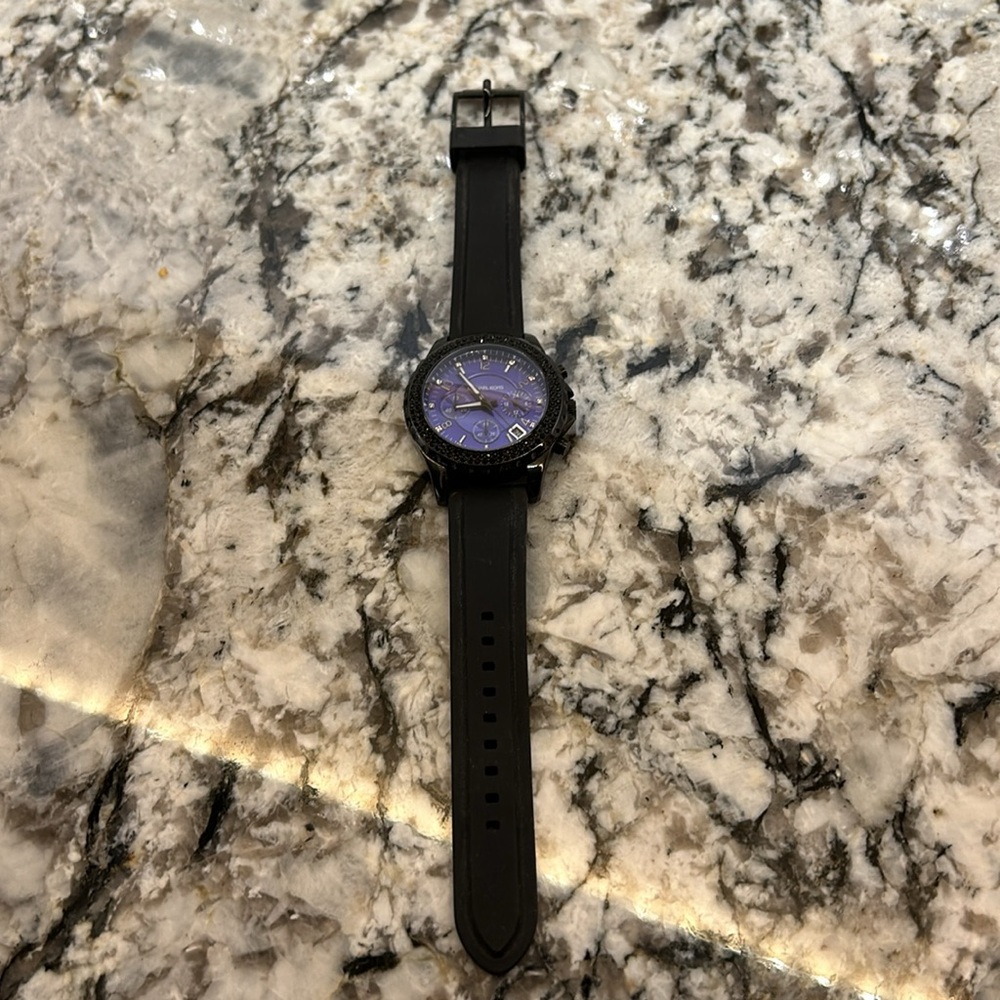 Like new Michael Kors watch - Picture 2 of 5